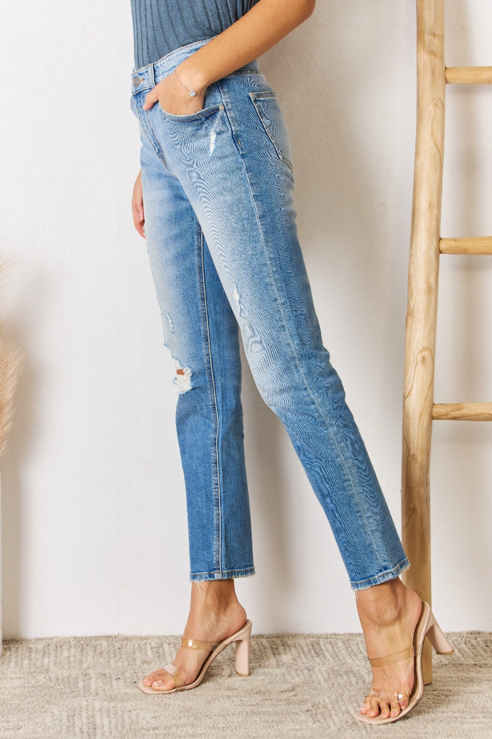 Kancan High Rise Distressed Slim Straight Jeans