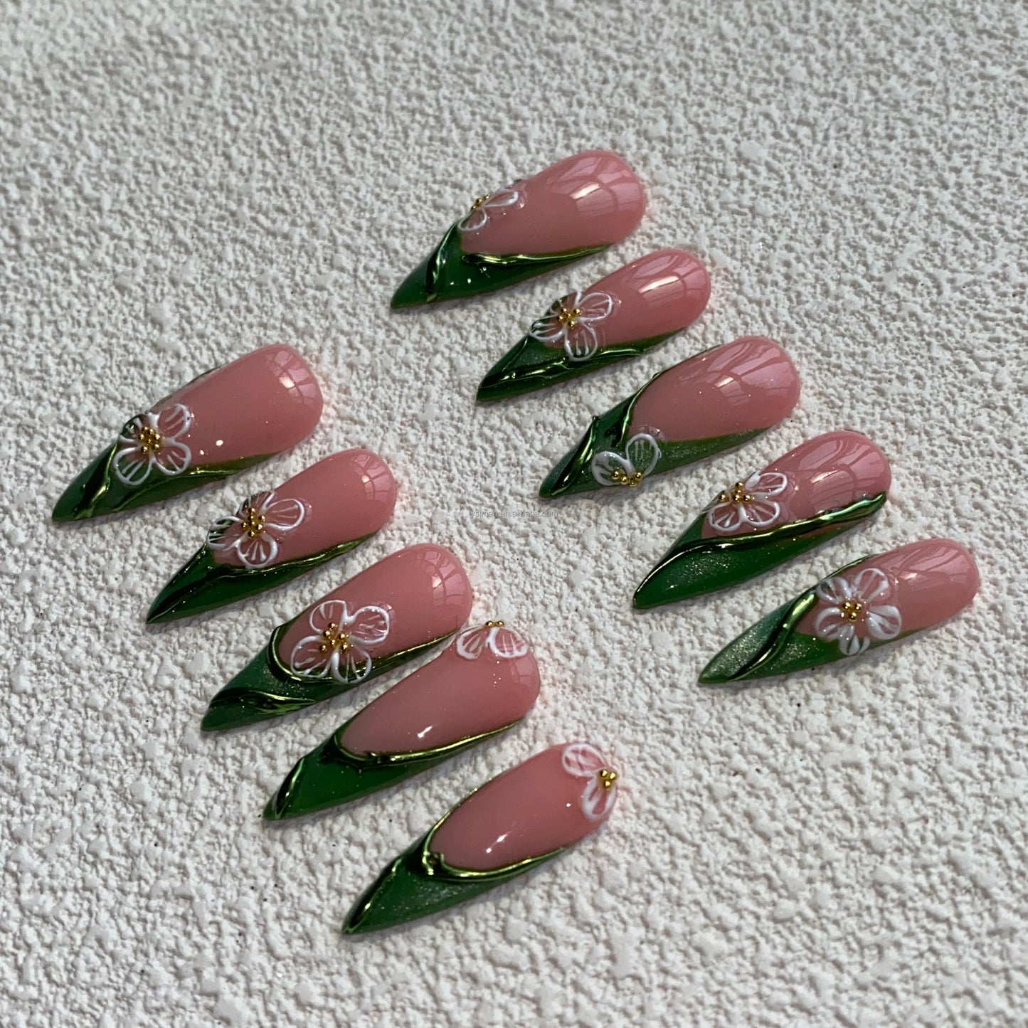 Wholesale Handmade Short Artificial Acrylic French Press Nails Luxury Coffin Style False Nail Tips Rhinestones for Fingers Salon