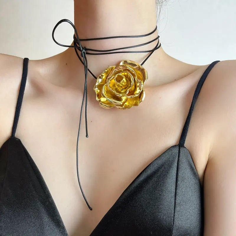 Elinia French Vintage Three-dimensional Metal Large Flower Strap Choker