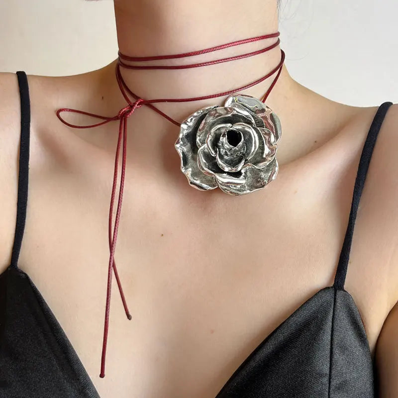 Elinia French Vintage Three-dimensional Metal Large Flower Strap Choker