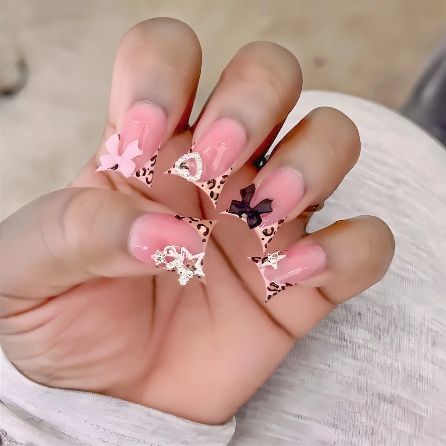 24pcs Duckbill Shaped Fake Nails Gold Butterfly Rhinestone Design False Nail Tips Wearable Full Cover French Press on Nails