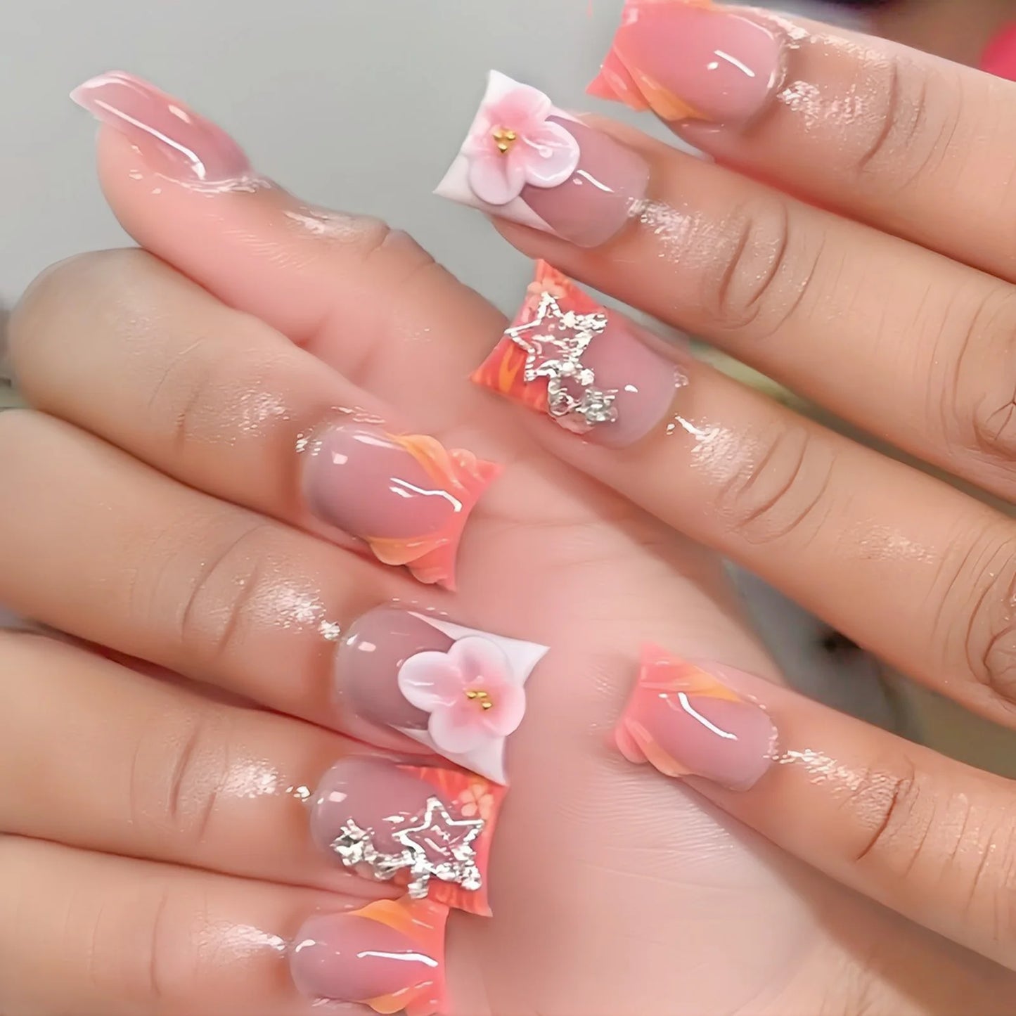 24pcs Duckbill Shaped Fake Nails Gold Butterfly Rhinestone Design False Nail Tips Wearable Full Cover French Press on Nails