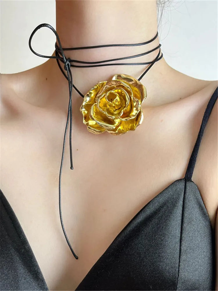 Elinia French Vintage Three-dimensional Metal Large Flower Strap Choker