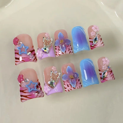 10pcs Handmade False Nail Art Pink French Fake Nail Short Flower Press on Nails Tips Duckbill with Rhinestone Nails Set Wearable