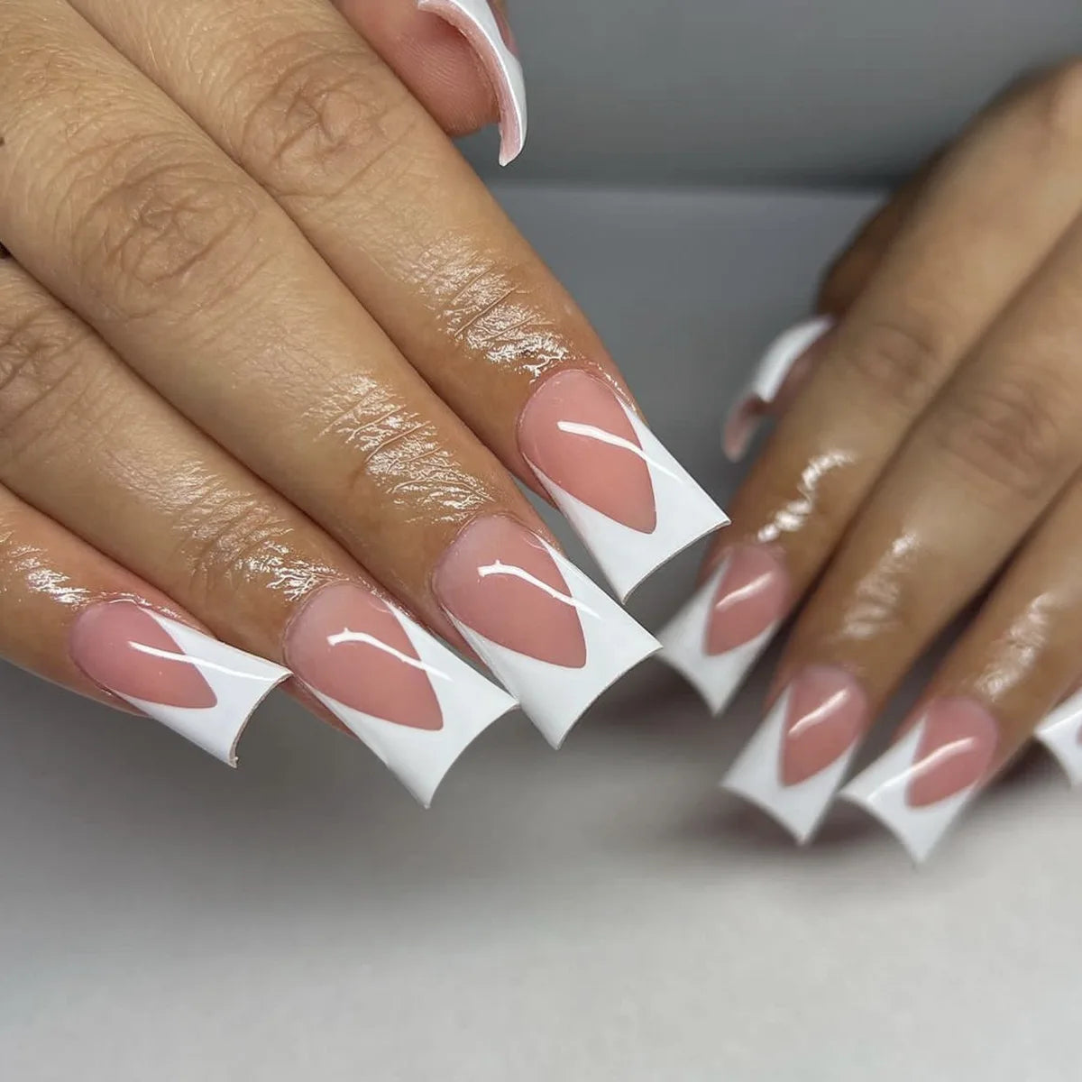 24pcs Duckbill Shaped Fake Nails Gold Butterfly Rhinestone Design False Nail Tips Wearable Full Cover French Press on Nails