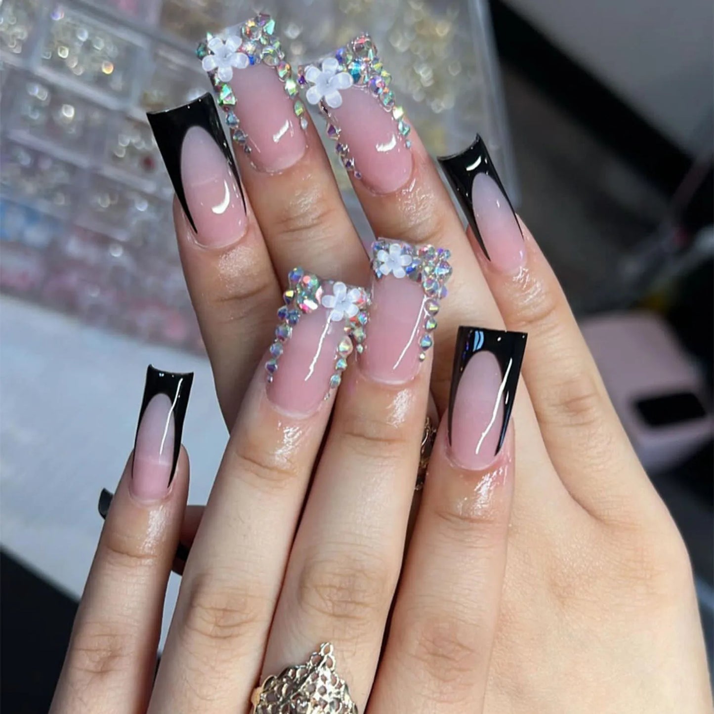24pcs Duckbill Shaped Fake Nails Gold Butterfly Rhinestone Design False Nail Tips Wearable Full Cover French Press on Nails