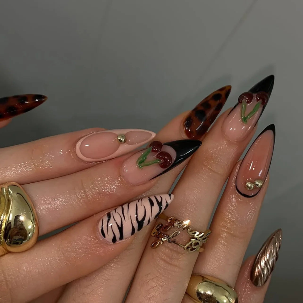 24Pc Long Stiletto Press on Nails Cherry Pink French False Nails with 3D Bow Pearls Design Detachable Acrylic Fake Nail Art Tips