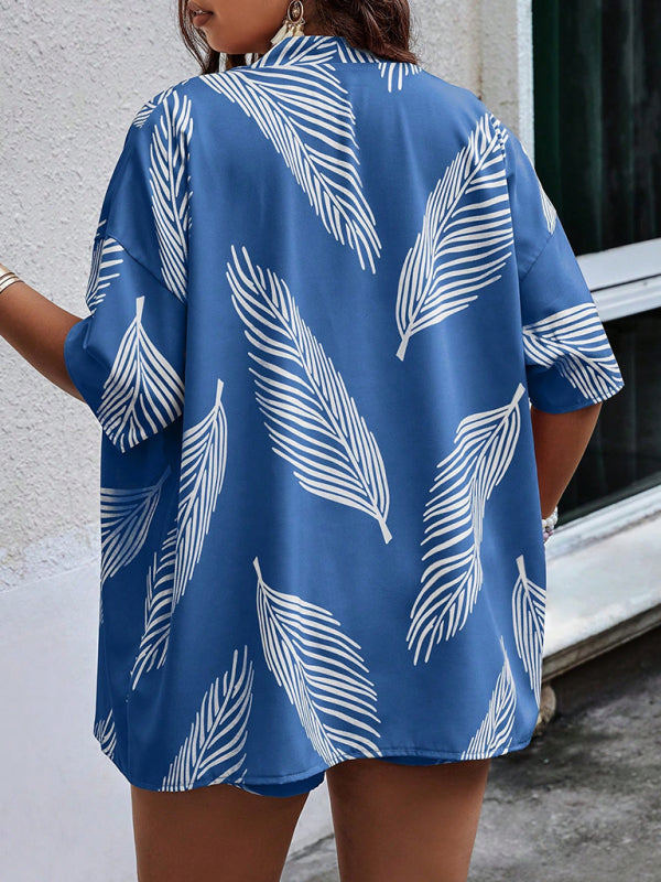 Fashionable resort style shorts suit