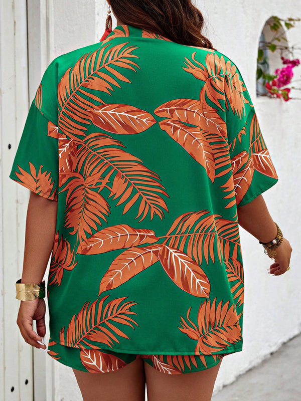 Fashionable resort style shorts suit