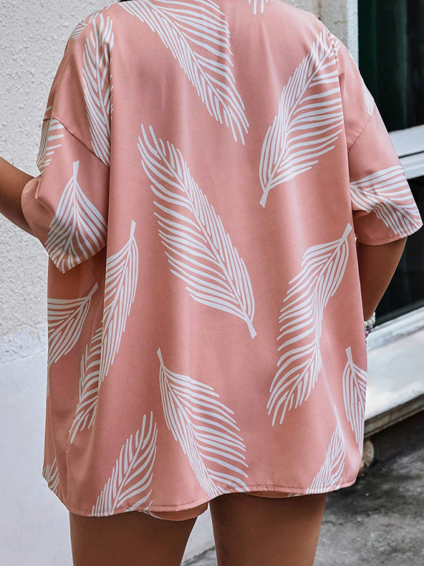 Fashionable resort style shorts suit