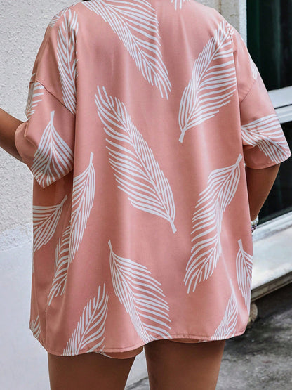 Fashionable resort style shorts suit